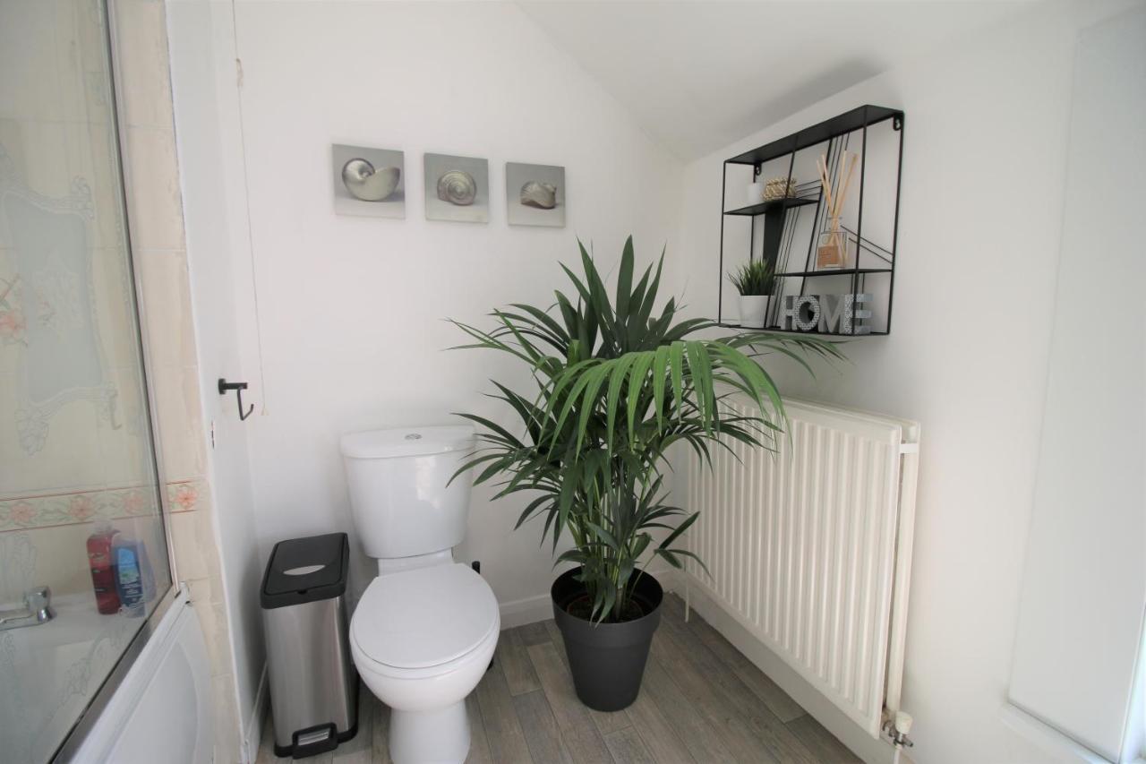 Three Bedroom Townhouse - Free Local Parking - By Property Promise Cardiff Luaran gambar